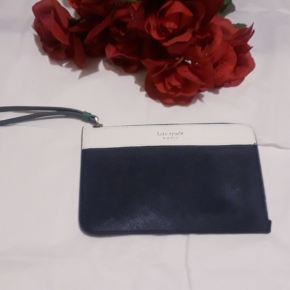 Very cute: NWT Authentic KATE SPADE cameron L-zip